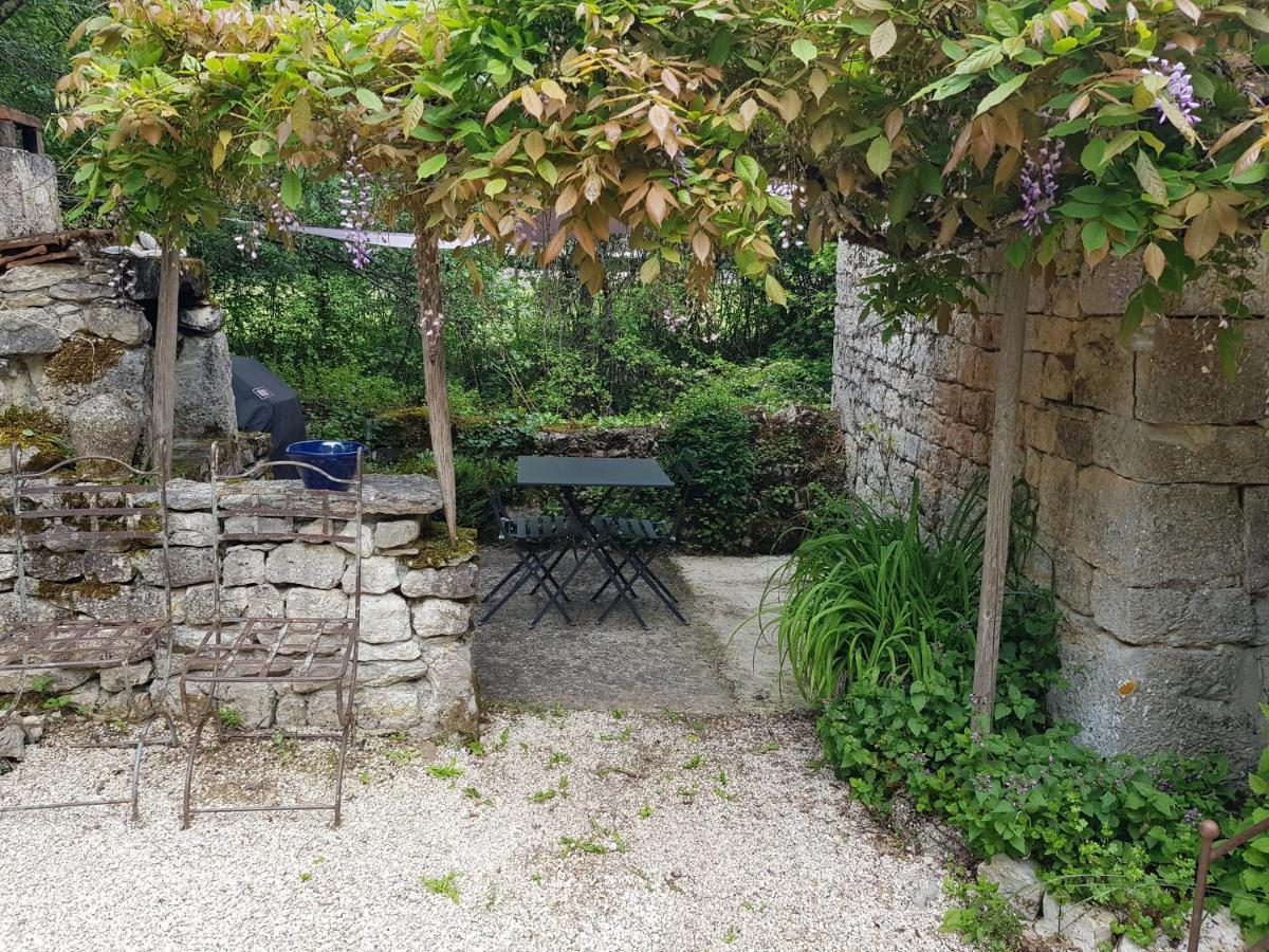 Le Moulin De Jules Et Akasha Bed and Breakfast Murat Eksteriør billede